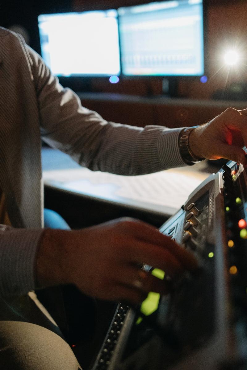 How to Use Trap Sample Packs to Make Hard-Hitting Beats